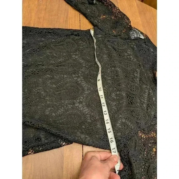Black Paisley lace top with bow detail at sleeve by C+D+M size M w/black tank - Picture 6 of 7